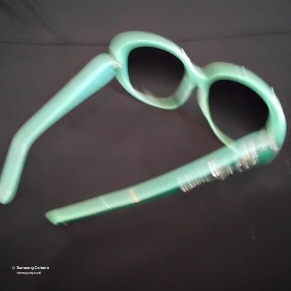 Judith Leiber Green Square Sunglasses New Silver Case Cleaning Cloth & Gift Box - Picture 10 of 12